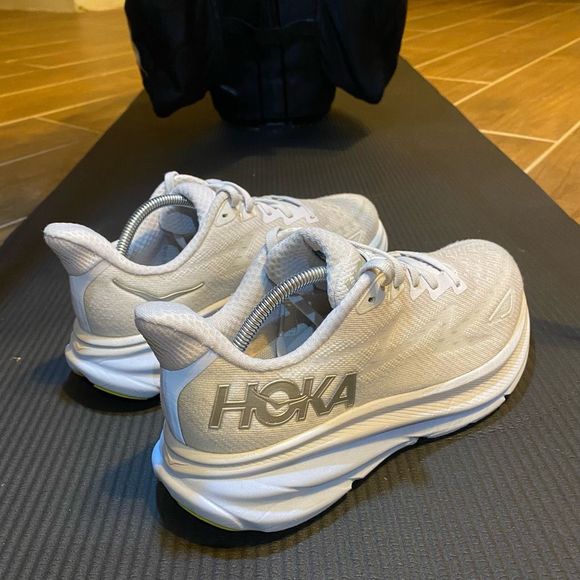 HOKA ONE ONE CLIFTON 9 - Women’s Running Shoes - SIZE 7.5B - Picture 4 of 11
